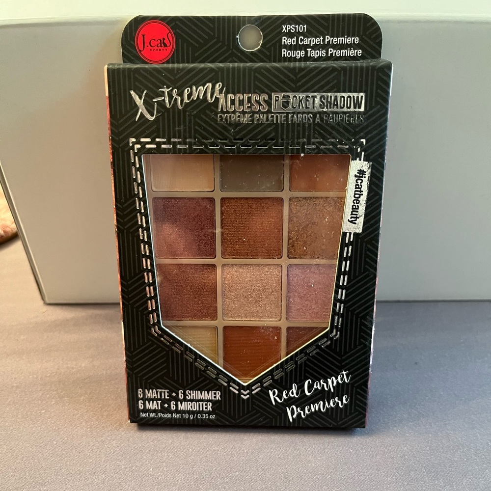 NEW IN BOX eyeshadow palette